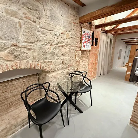 Lägenhet Heritage Loft On Narodni Trg